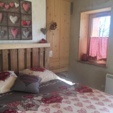 La Gravinette Bed & Breakfast Cruet Екстериор снимка